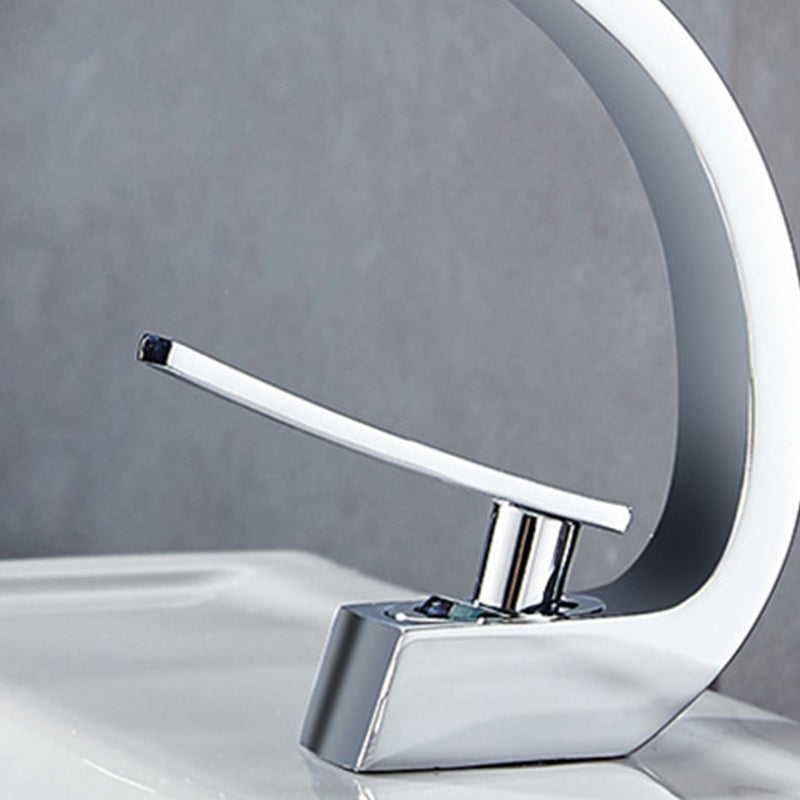 Light Luxury Bathroom Faucet Single Hole Basin Lavatory Faucet with Lever Handle