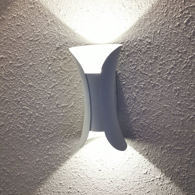 Curl Shape Wall Light Modern Style Metal 1 Light Wall Lamp in Black/White