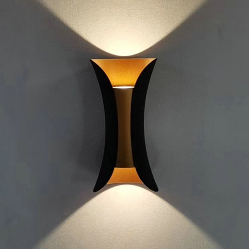 Curl Shape Wall Light Modern Style Metal 1 Light Wall Lamp in Black/White