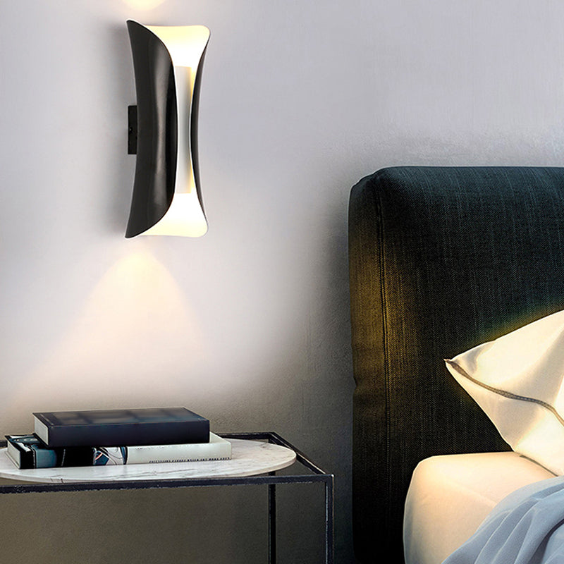 Curl Shape Wall Light Modern Style Metal 1 Light Sconce in Black/White