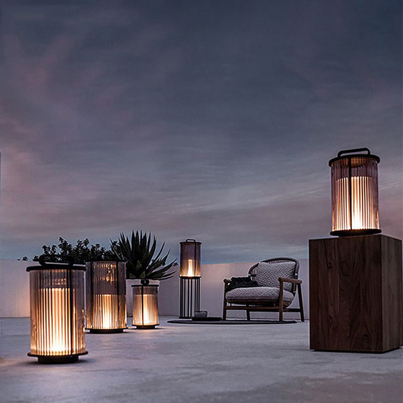 Modern Outdoor Lamp Minimalist Solar Lamp with Glass Shade for Backyard