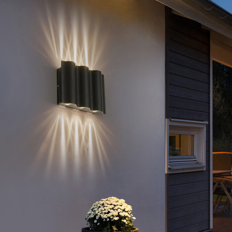 Modern Style Wave Shape Wall Sconce Metal Sconces in Black for Outdoor