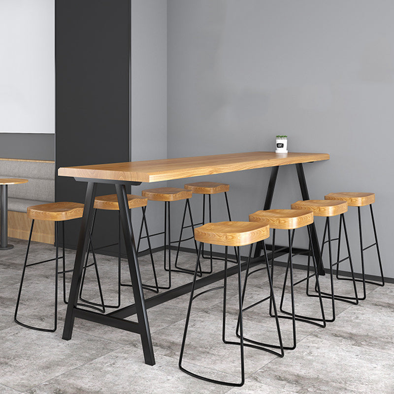 Black Base Pub Table Solid Wood Top Bar-height Table for Patio Use