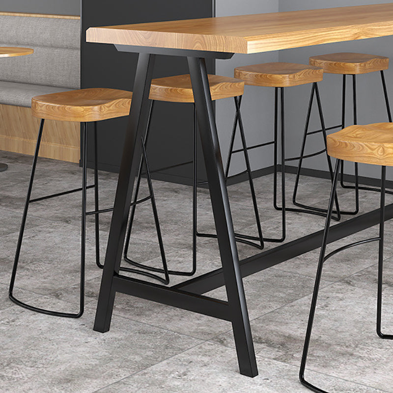 Black Base Pub Table Solid Wood Top Bar-height Table for Patio Use