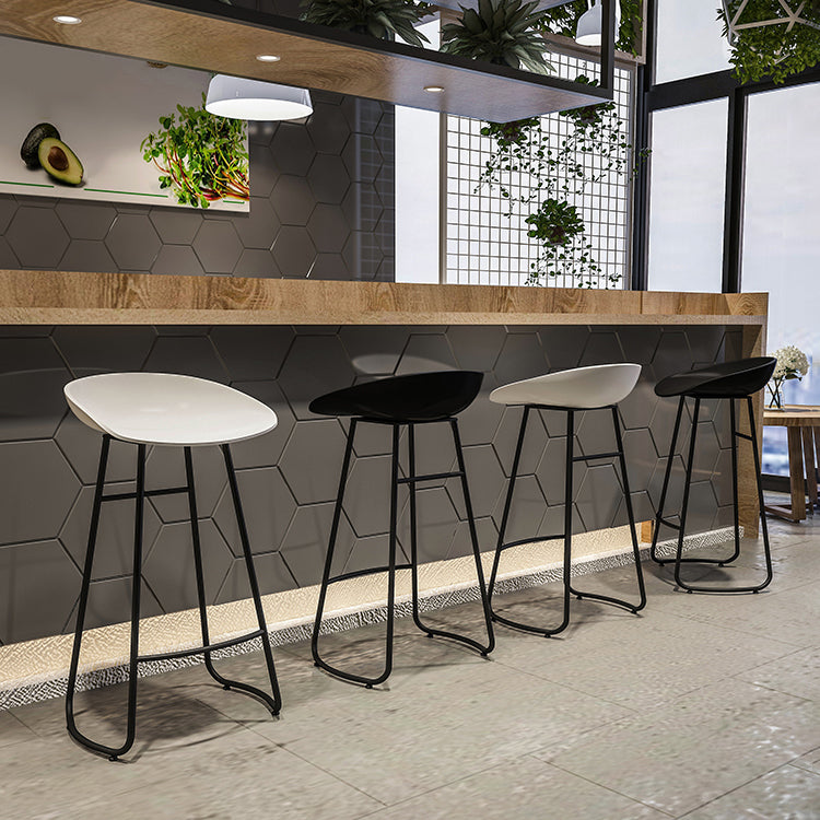 Modern Style Metal Bar Stool Plastic Low Back Counter Stool for Restaurant