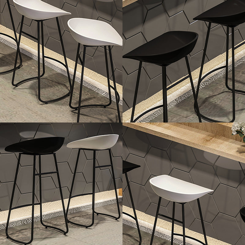 Modern Style Metal Bar Stool Plastic Low Back Counter Stool for Restaurant