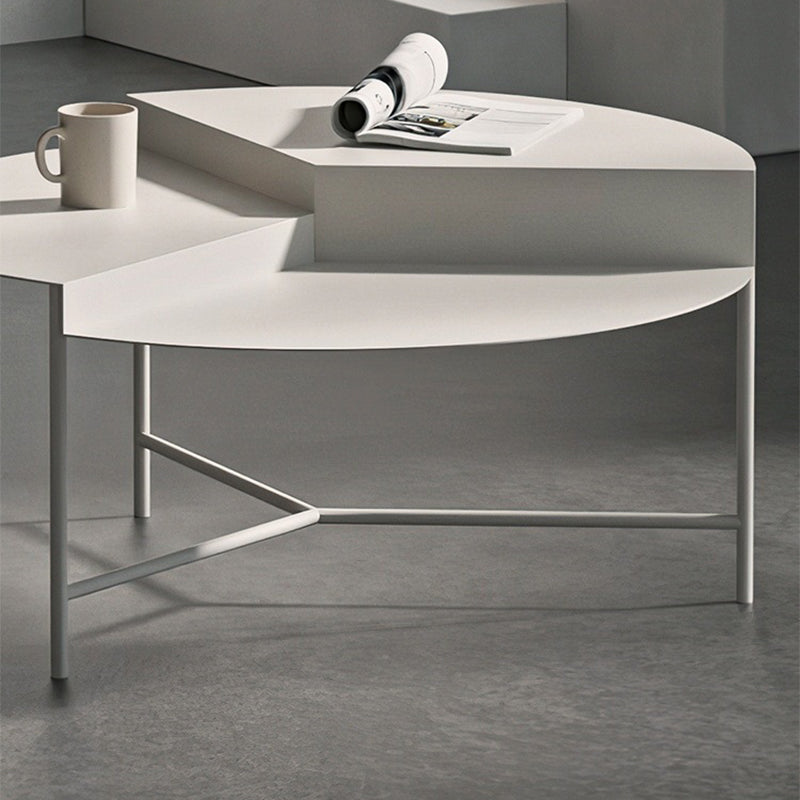 Mid-Century Modern Round Coffee Table with 3 Legs in Iron Cocktail Table