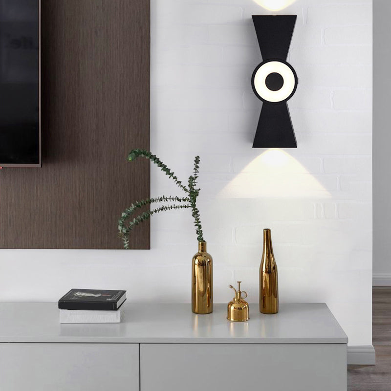 Contemporary Wall Light in Black / White Aluminum Wall Mount