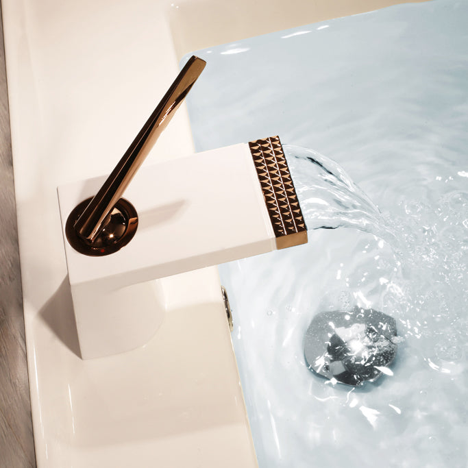 Contemporary Deck Mounted Metal Roman Tub Faucet Low Arc Roman Tub Faucet Set