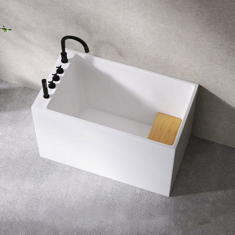 Modern Style Freestanding Bath Tub Rectangular Acrylic Soaking Bathtub in White
