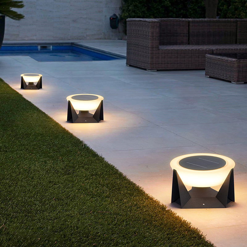 Modern Simple Metal Pillar Lamp Circle Shape Solar Energy Pillar Light for Outdoor
