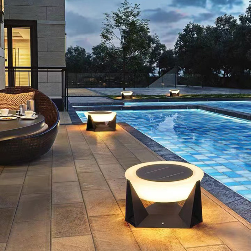 Modern Simple Metal Pillar Lamp Circle Shape Solar Energy Pillar Light for Outdoor
