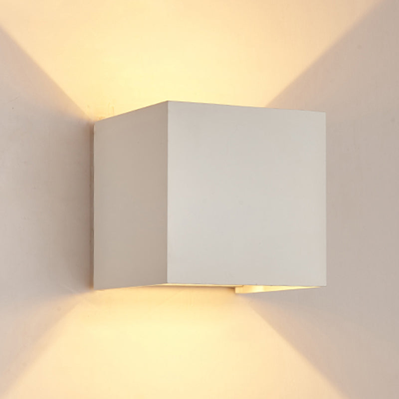Square Shape Wall Mount Lamp Modern Style Metal 2 Lights Sconce Lamp in Black/White