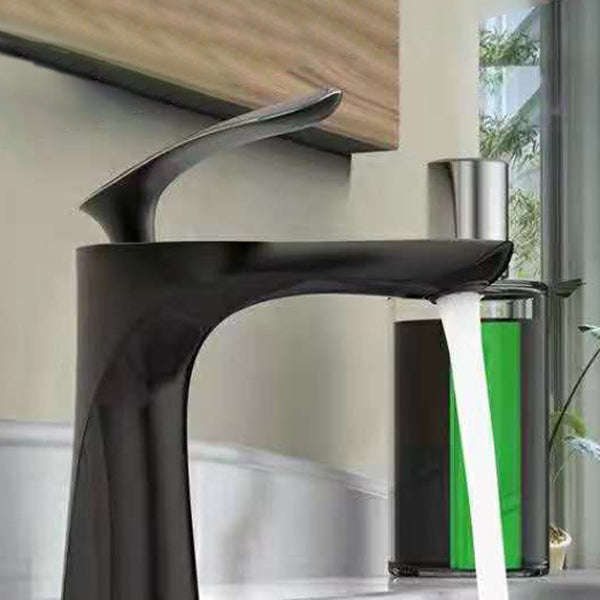 Contemporary Centerset Faucet Lever Handle Low Arc Solid Brass Faucet