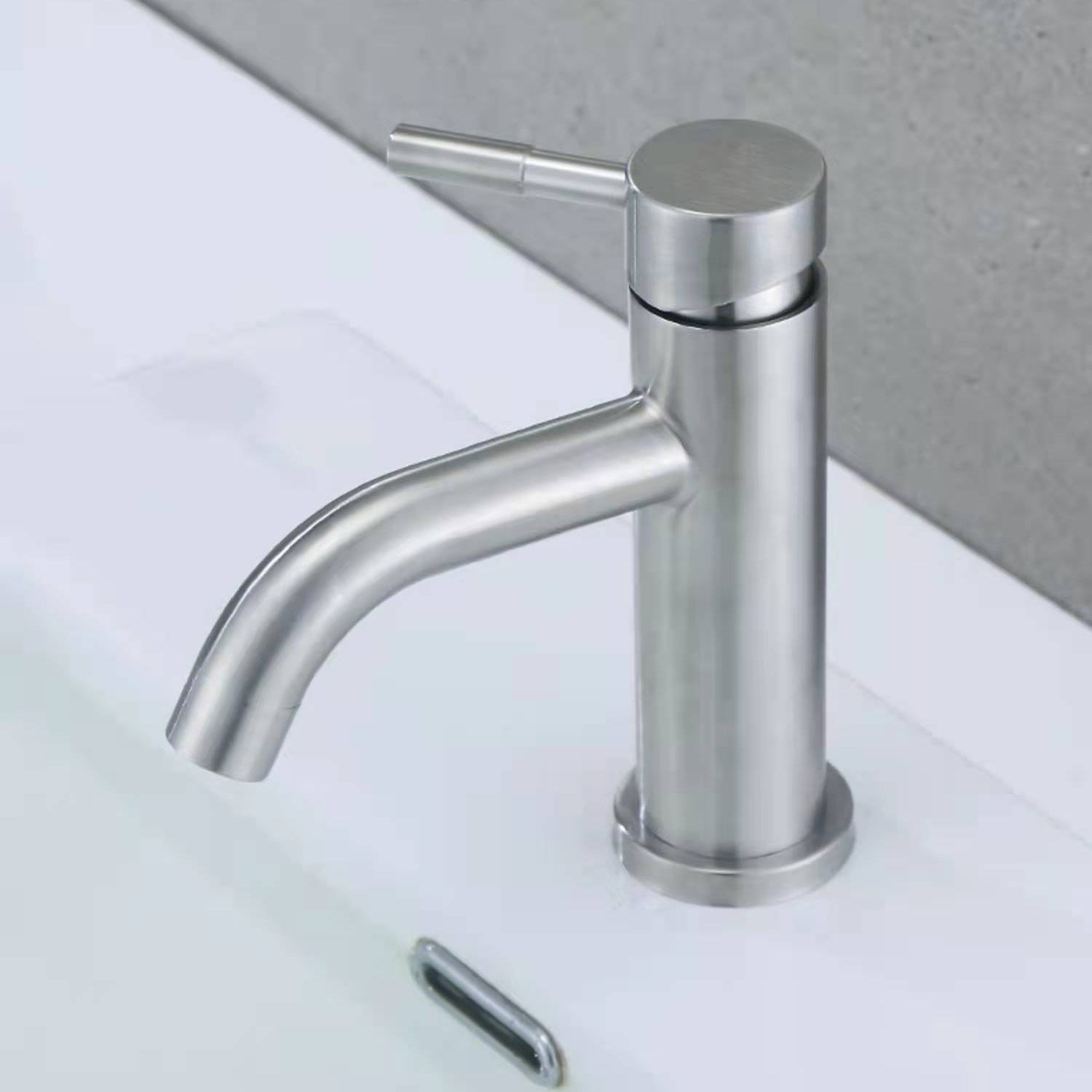 Stainless Steel Bathroom Faucet Chrome Lever Handle Sink Faucet with 1 Hole