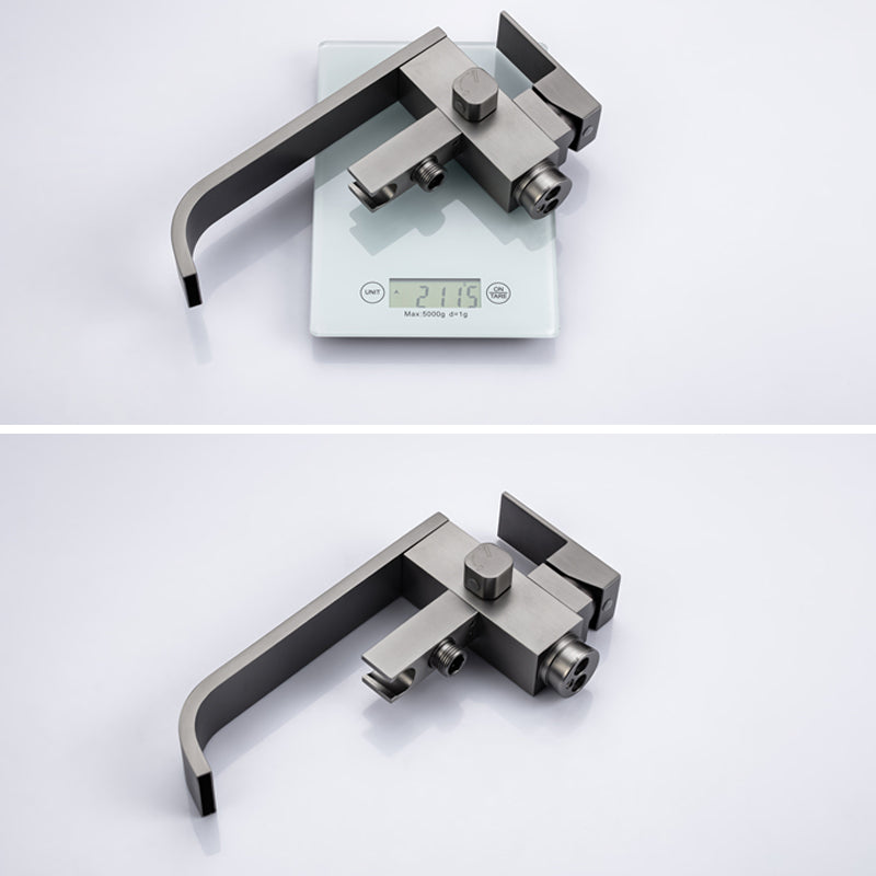 Floor Mounted Metal Freestanding Tub Filler Swivel Freestanding Faucet with Spray Gun