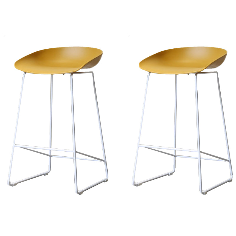 Contemporary Plastic Dining Stools Armless Bar Stools with Footrest