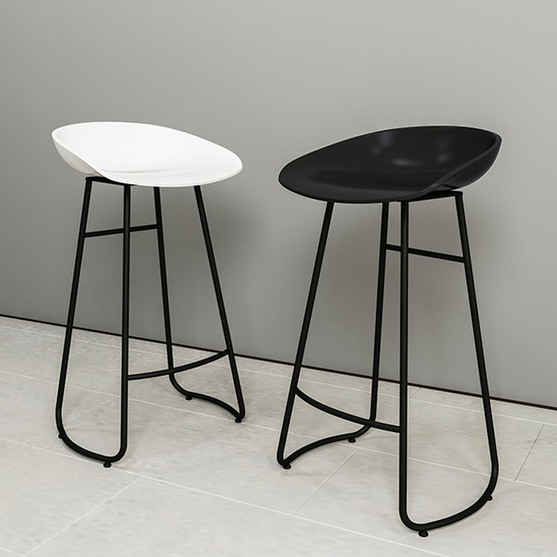 Industrial Armless Bar Stool Plastic Dining Stool with Metal Base