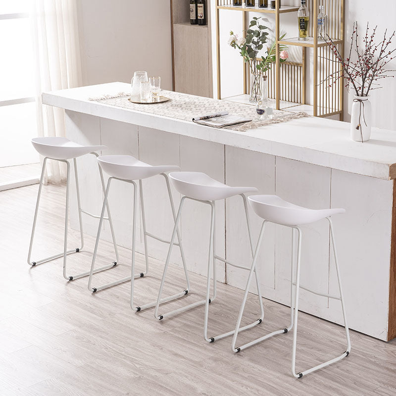 Contemporary Plastic Bar Stool Armless Dining Stool with Metal Base