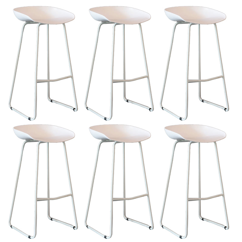 Contemporary Plastic Bar Stool Armless Dining Stool with Metal Base