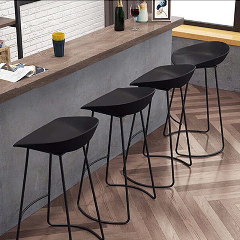 Industrial Plastic Bar Stool Armless Dining Stool with Metal Base