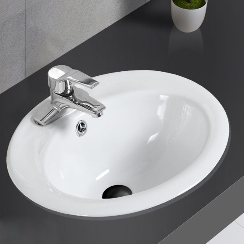 Classical Basin Sink Solid Color Porcelain Bathroom Sink in White