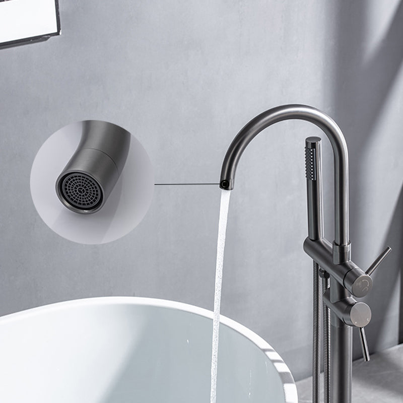 Traditional Floor Mounted Metal Freestanding Tub Filler Swivel Freestanding Faucet