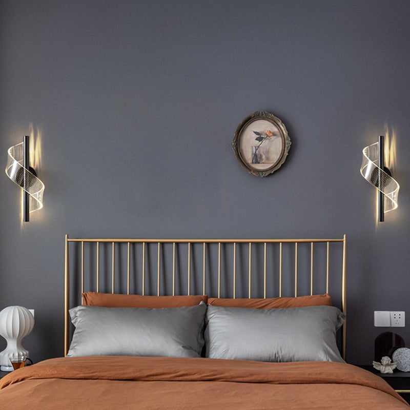 Modernism Single Wall Mounted Sconce LED Acrylic Wall Light in Black/Golden Finish