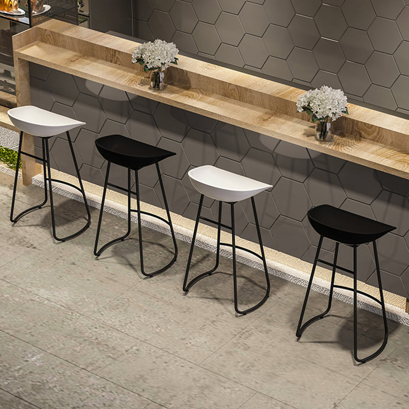 Industrial Plastic Counter Stool Armless Bar Stool with Metal Base
