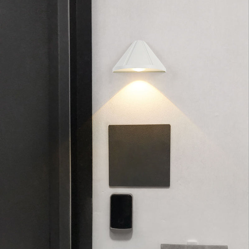 Triangle Shape Wall Lamp Modern Style Metal 1 Light Wall Light in Black/White