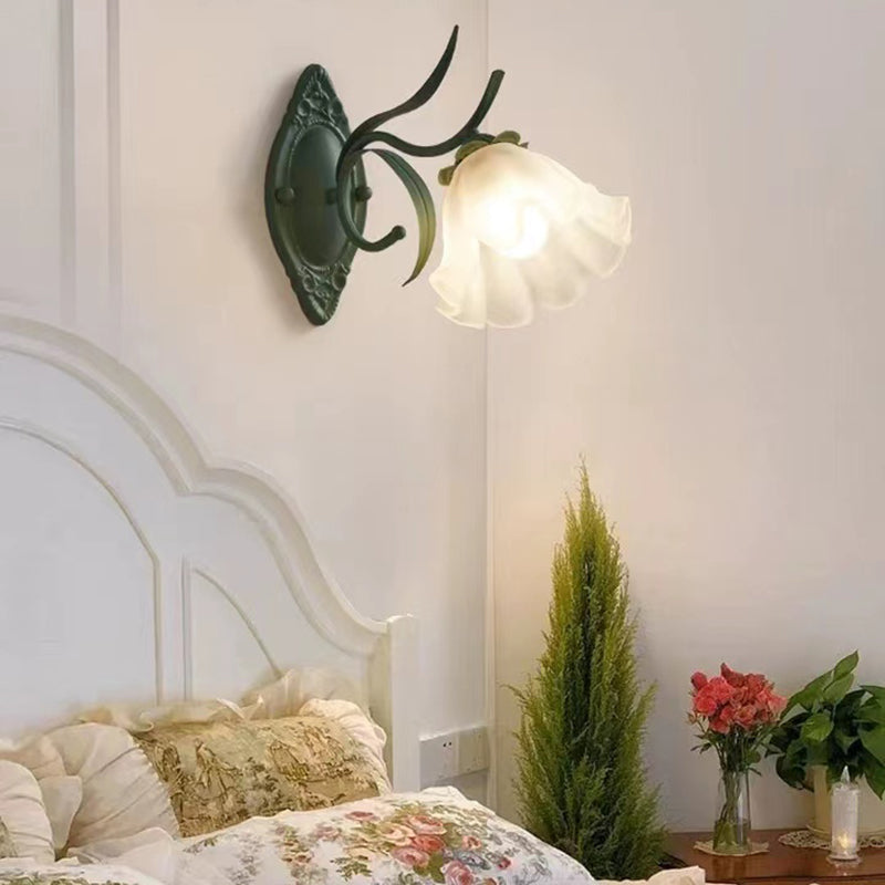 Flower Shape Glass Wall Lighting Modern Style 1 Light Wall Mounted Light in Green