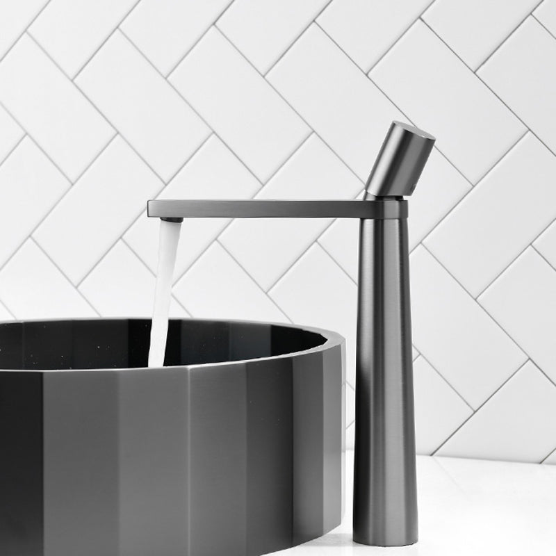 Knob Handle Square Sink Faucet Brass Bathroom Sink Faucet with 1 Hole