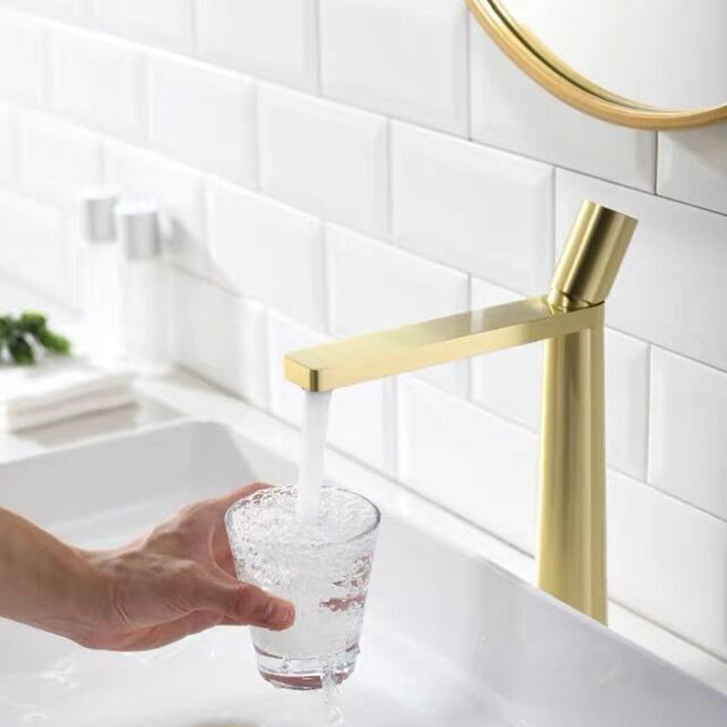 Knob Handle Square Sink Faucet Brass Bathroom Sink Faucet with 1 Hole