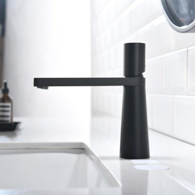 Knob Handle Square Sink Faucet Brass Bathroom Sink Faucet with 1 Hole