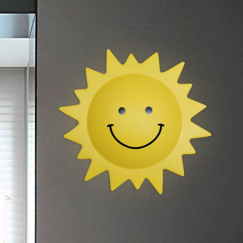 Lámpara de plástico en forma de sol Lámpara de pared LED de dibujos animados en amarillo para dormitorio infantil