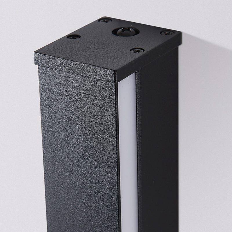 Linear Shape Metal Wall Lighting Modern Style 1-Light Wall Mounted Light in Black