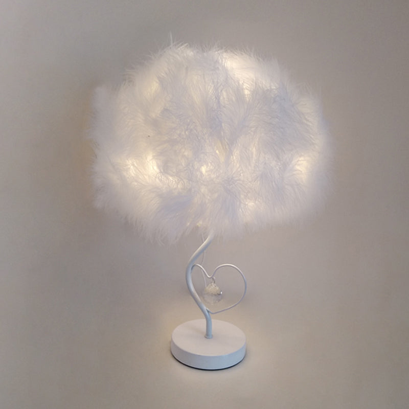 Éclairage de table de plumes Modernisme Tissu 1-Light Light Stringtand Lampe en blanc avec gouttelette en cristal