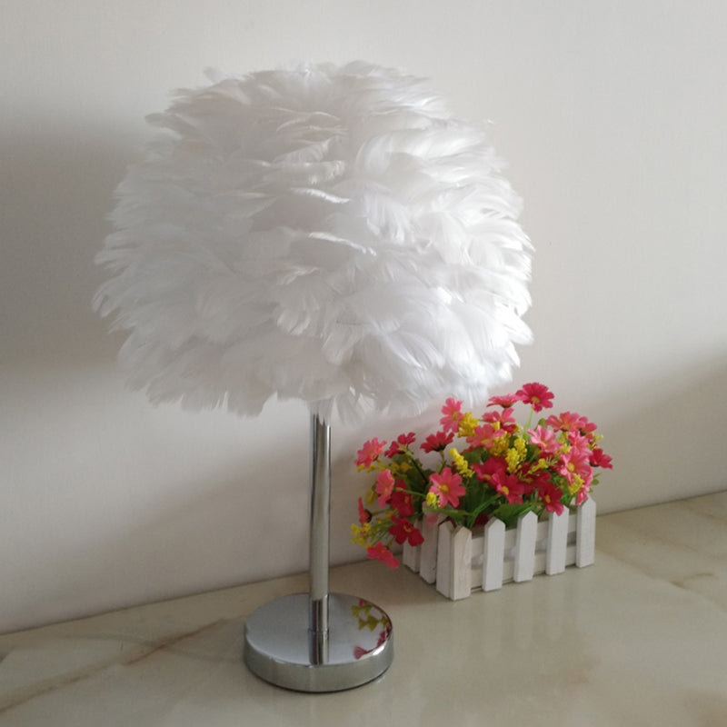Lámpara de mesa de plumas contemporánea de la cama de la cama del mundo de la cama del mundo en blanco/gris/rosa
