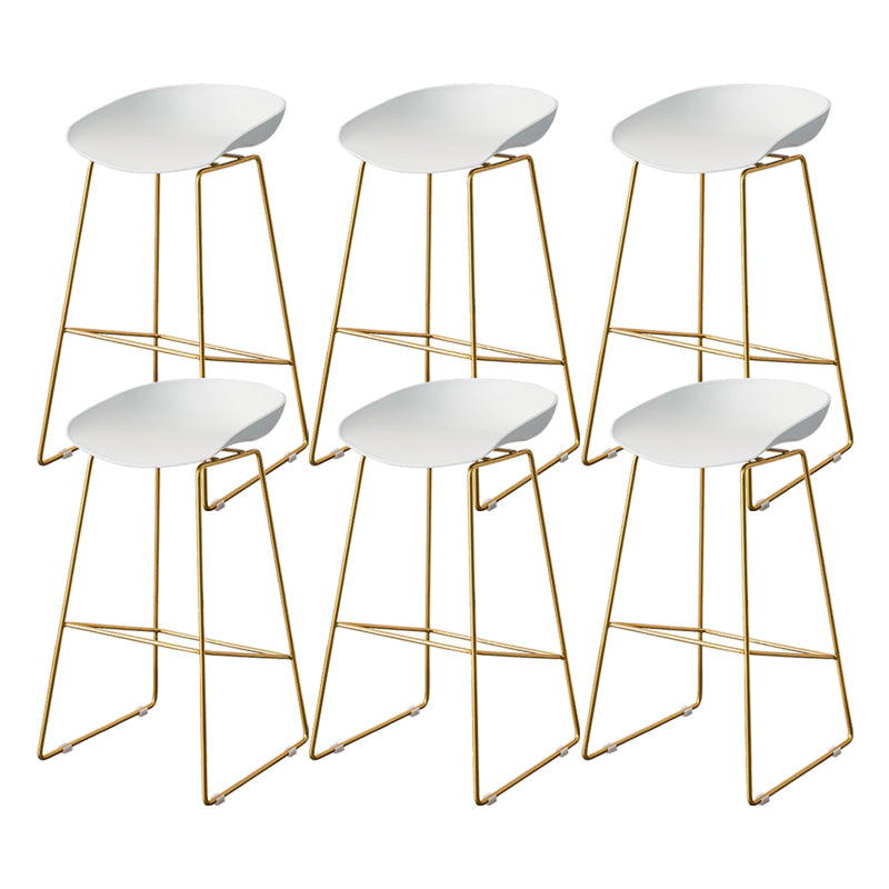 Scandinavian Metal Bar Stool Acrylic Patio Bar Stool with Gold Base