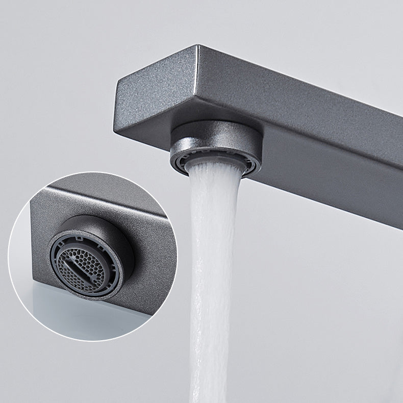 Floor Mounted Metal Freestanding Tub Filler Copper Freestanding Faucet with Hose