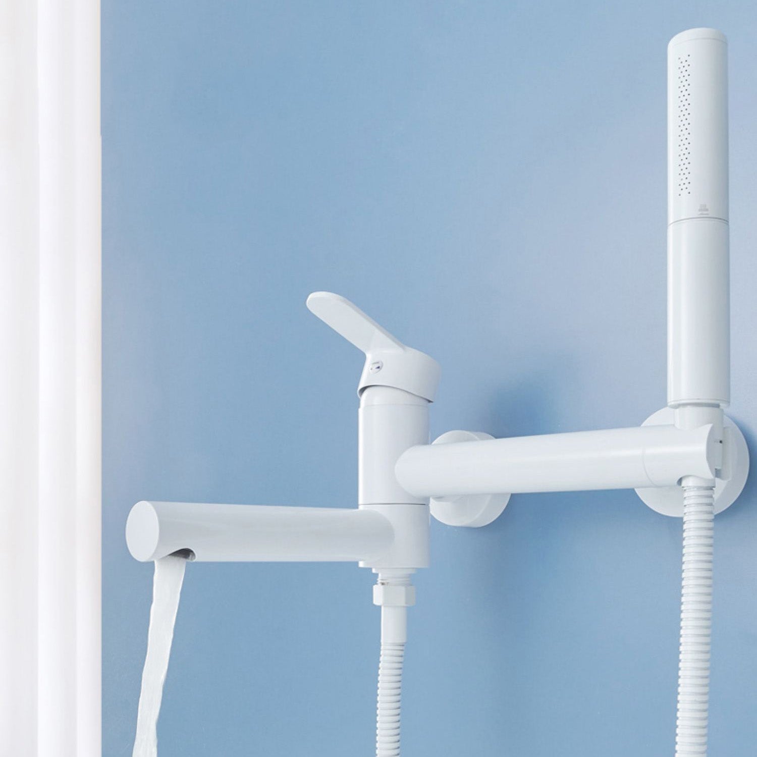 Metal Modern Bathroom Faucet White Single Handle Bath Filler Trim