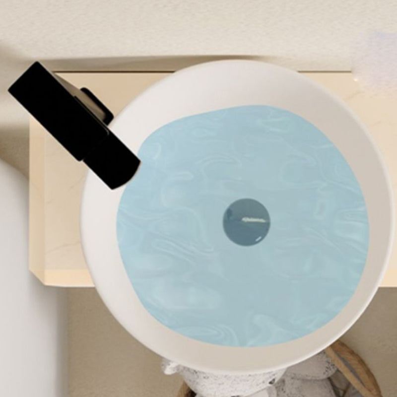 Contemporary White Ceramic Flush Toilet Floor Mounted Urine Toilet with Seat for Washroom