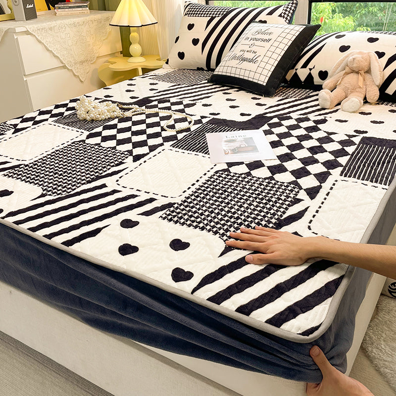 Modern Fitted Sheet Cartoon Print Wrinkle-Free Fade Resistant Flannel Fitted Sheet