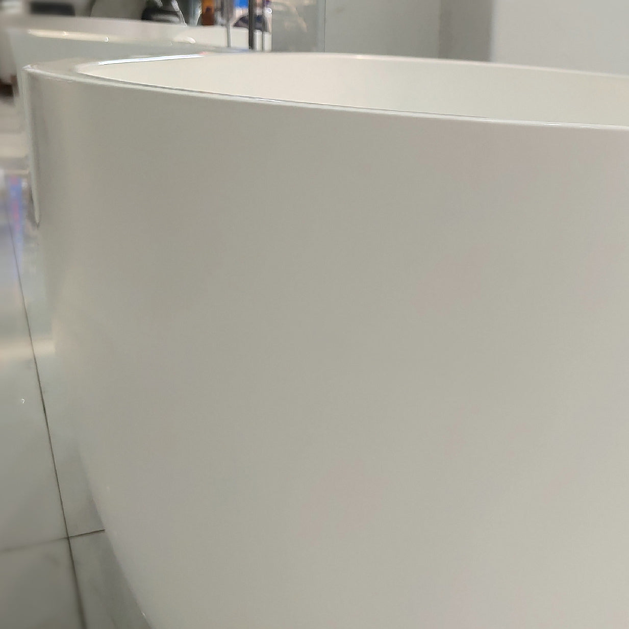Acrylic Freestanding Soaking Bathtub Antique Finish Oval Modern Bath Tub