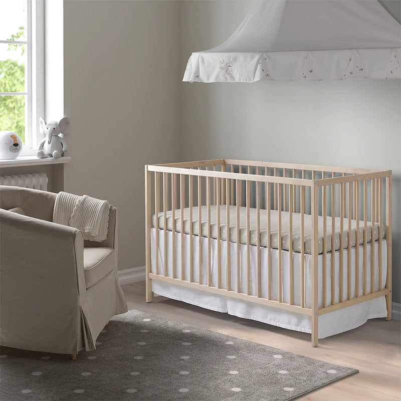Traditional Nursery Crib with Adjustable Height in Natural Wood