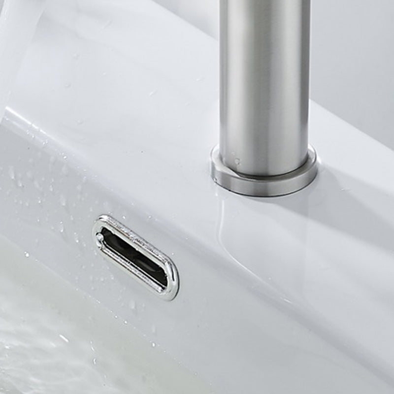 Modern Low Arc Sink Faucet with Single Handle Bathroom Sink Faucet