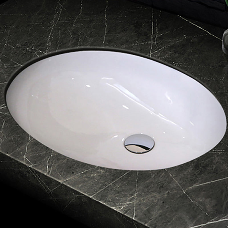 Modern Style Bathroom Sink Oval-shape Ceramic Bathroom Sink in White