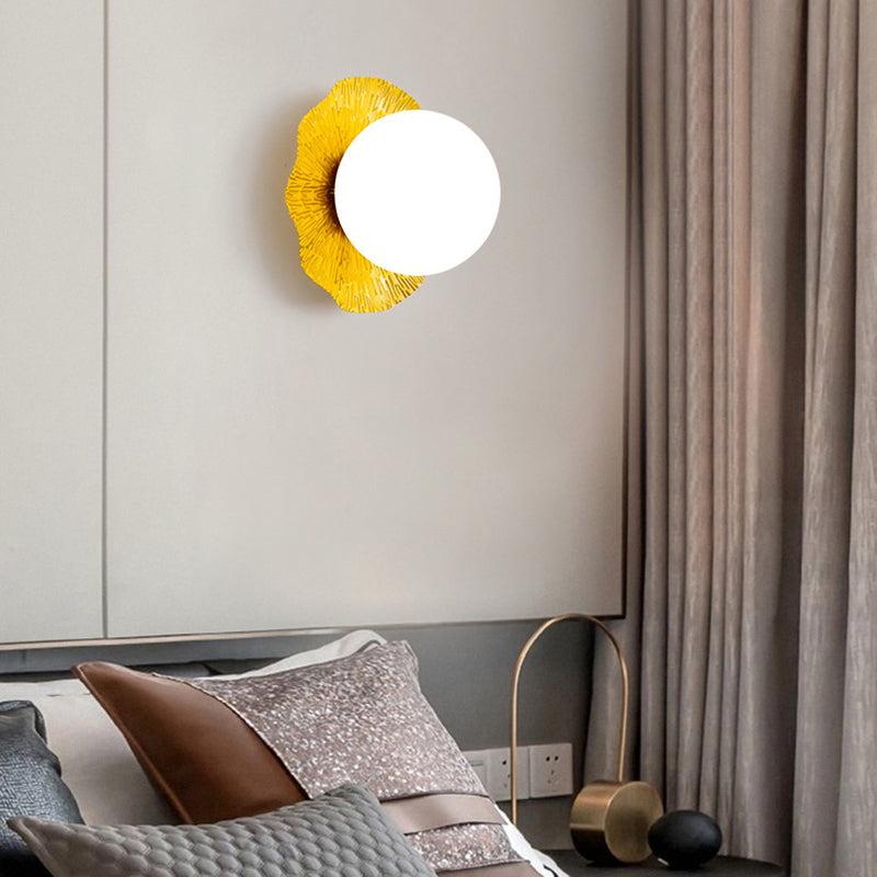 Single Modernism Golden/Black Wall Mounted Sconce Shaded Wall Light for Foyer