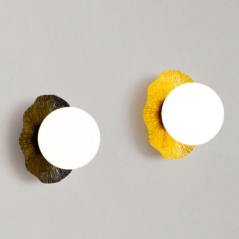 Single Modernism Golden/Black Wall Mounted Sconce Shaded Wall Light for Foyer