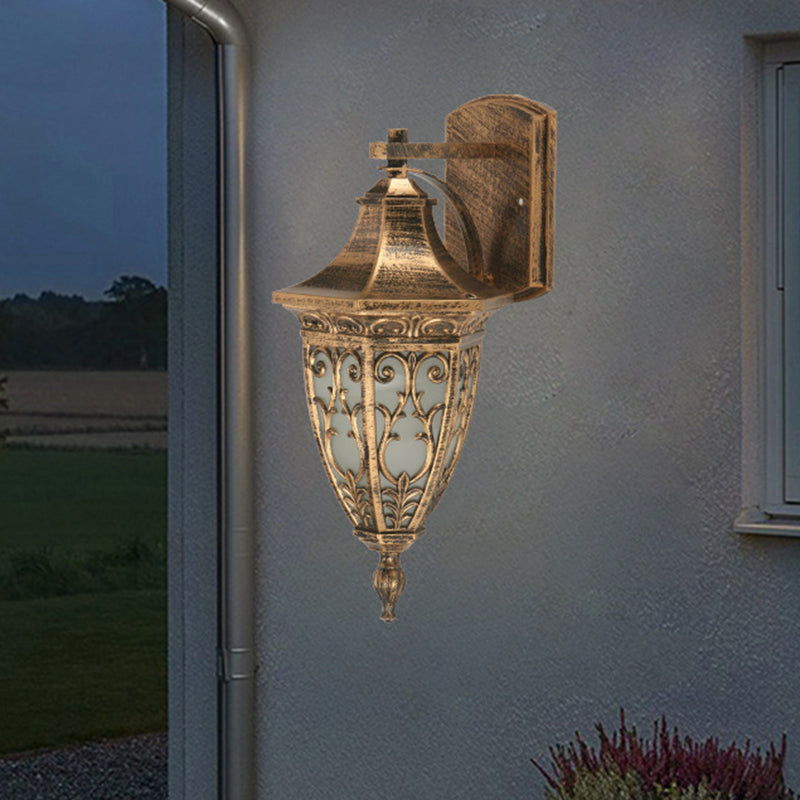 Lampada di funce a forma di urna di campagna in ottone in ottone per esterno